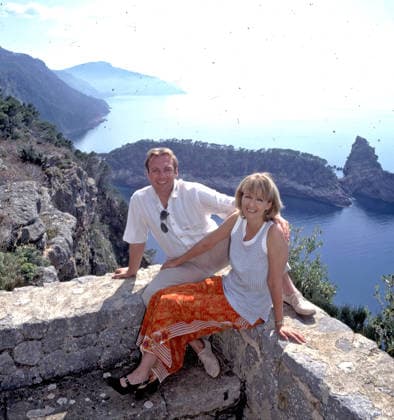 ARCHIV: Kristina Bach Sängerin Kristina Bach mit ihrem Freund Holger Kurschat im Urlaub auf Mallorca , 1998 ARCHIVAUFNAHME, Datum geschätzt 20260107JWM0010 *** ARCHIVE Kristina Bach Singer Kristina Bach with her boyfriend Holger Kurschat on vacation in Mallorca , 1998 ARCHIVE ACQUISITION, date estimated 20260107JWM0010
