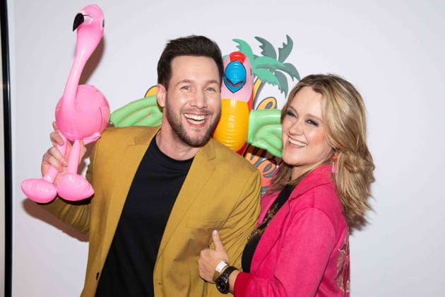 from l Sven KROLL, presenter, Lisa FELLER, comedian, red carpet, red carpet show, arrival, premiere of the musical MALLE OLE das Musical das ballert on 08 01 2026 at the Theater a Marientor, Duisburg