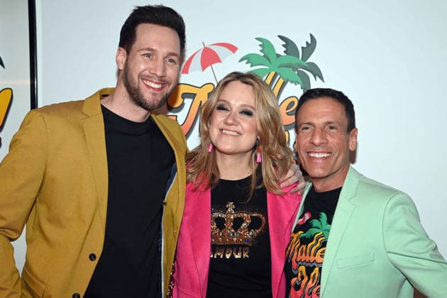 from l Sven KROLL, presenter, Lisa FELLER, comedian, Harald REITINGER, producer, red carpet, red carpet show, arrival, premiere of the musical MALLE OLE das Musical das ballert on 08 01 2026 at the Theater a Marientor, Duisburg