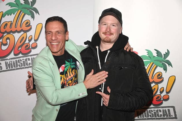 f l Harald REITINGER, producer, Art GARFUNKEL JR , singer, red carpet, red carpet show, arrival, premiere of the musical MALLE OLE das Musical das ballert on 08 01 2026 at the Theater a Marientor, Duisburg