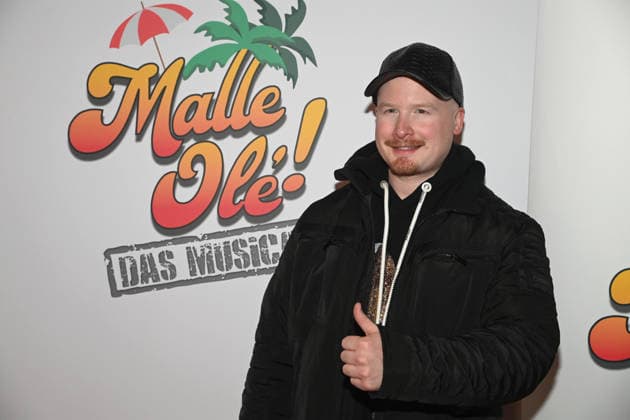 Art GARFUNKEL JR , Saenger, Red Carpet, Red Carpet Show, Arrival, Premiere of the musical MALLE OLE das Musical das ballert on 08 01 2026 at Theater a Marientor, Duisburg