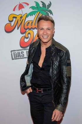 Emil KUSMIREK, Dancer, Red Carpet, Red Carpet Show, Arrival, Premiere of the musical MALLE OLE das Musical das ballert on 08 01 2026 at the Theater a Marientor, Duisburg
