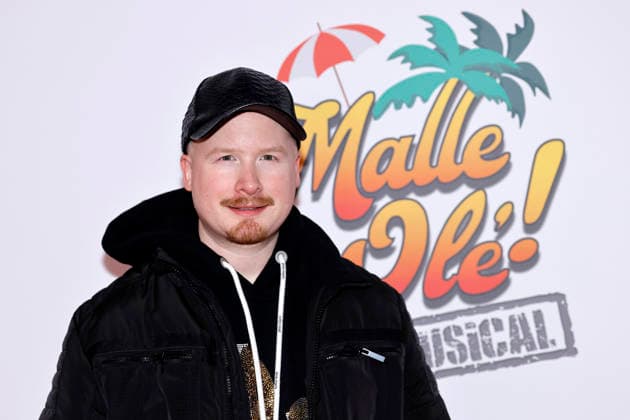 Singer Art Garfunkel Jr at the premiere of the Mallorca musical Malle Ole das Musical, das ballert at the Theater am Marientor Duisburg, 08 01 2026 NRW Germany Copyright: xChristophxHardtx