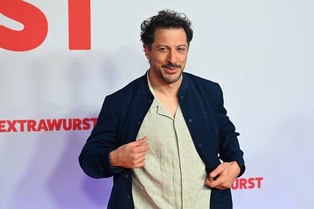 Fahri YARDIM actor , single picture,cropped single motif,half figure,half figure, premiere EXTRAWURST on 08 01 2026 at the Mathaeser cinema in Munich