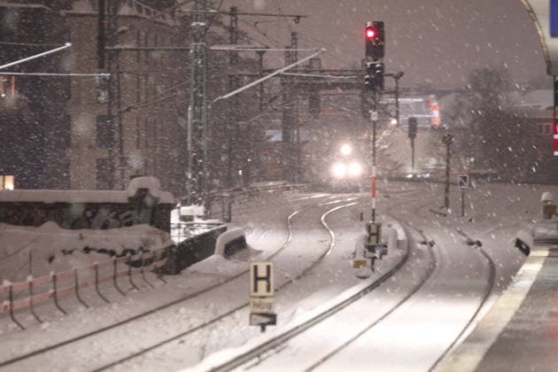 A Deutsche Bahn regional train is heading towards the Sternschanze Sternschanze Hamburg stop in driving snow during storm Elli