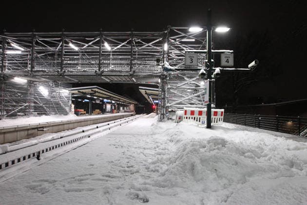 Snow-covered platform at Saarlandstraße underground station during the storm Elli Barmbek Hamburg