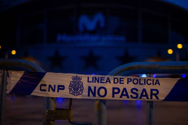 January 8, 2026, Madrid, Spain: Police tape indicates that it is not possible to cross the perimeter marked by the National Police during a pro-Palestinian. Pro-Palestinian activists held a rally ahead of the game between Maccabi Tel Aviv and Real Madrid for the Turkish Airlines Euroleague, around one hundred people protested against the game being played without spectators in front of the Palacio de los Deportes (Movistar Arena) in Madrid. Madrid Spain - ZUMAs197 20260108_aaa_s197_181 Copyright: xDavidxCanalesx