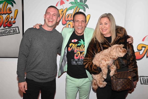 MEL and ADDI, Melanie and Adrian, TV actors, Die Auswanderer, center Harald REITINGER, producer, red carpet, red carpet show, arrival, premiere of the musical MALLE OLE das Musical das ballert on 08 01 2026 at Theater a Marientor, Duisburg