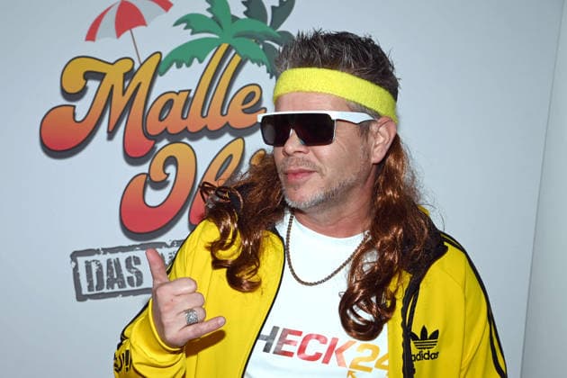 Ronnie van de SLUEPPI, Slüppi, TikToker, Red Carpet, Red Carpet Show, Arrival, Premiere of the musical MALLE OLE das Musical das ballert on 08 01 2026 at the Theater a Marientor, Duisburg