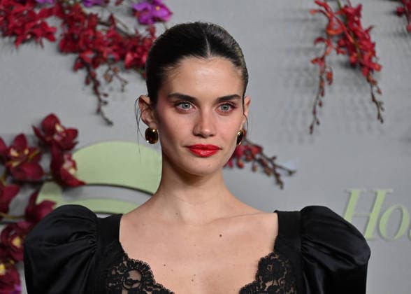 The Hollywood Reporter and Spotify Host Nominees Night Sara Sampaio arriving to The Hollywood Reporter And Spotify Host Nominees Night: An Official Golden Week Event held at The Lot at Formosa on January 8, 2026 in Los Angeles, Ca. Los Angeles The Lot at Formosa California USA Copyright: xTammiexArroyox xAFF-USA.comx