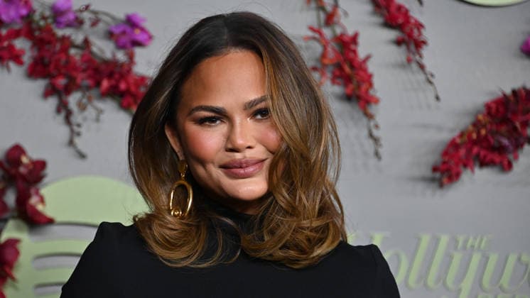 The Hollywood Reporter and Spotify Host Nominees Night Chrissy Teigen arriving to The Hollywood Reporter And Spotify Host Nominees Night: An Official Golden Week Event held at The Lot at Formosa on January 8, 2026 in Los Angeles, Ca. Los Angeles The Lot at Formosa California USA Copyright: xTammiexArroyox xAFF-USA.comx