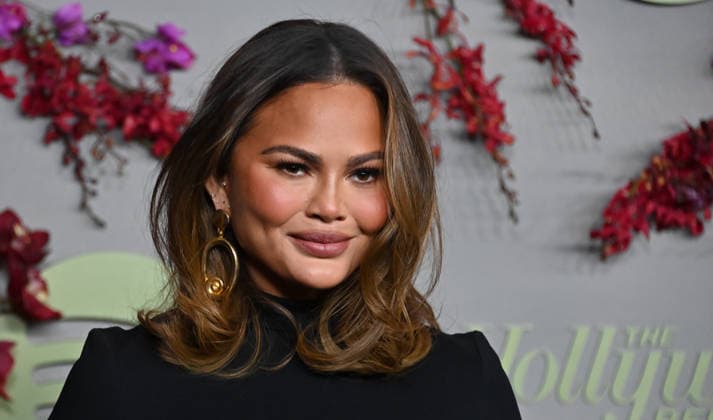 The Hollywood Reporter and Spotify Host Nominees Night Chrissy Teigen arriving to The Hollywood Reporter And Spotify Host Nominees Night: An Official Golden Week Event held at The Lot at Formosa on January 8, 2026 in Los Angeles, Ca. Los Angeles The Lot at Formosa California USA Copyright: xTammiexArroyox xAFF-USA.comx