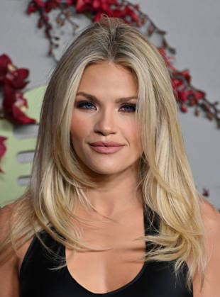 The Hollywood Reporter and Spotify Host Nominees Night Witney Carson arriving to The Hollywood Reporter And Spotify Host Nominees Night: An Official Golden Week Event held at The Lot at Formosa on January 8, 2026 in Los Angeles, Ca. Los Angeles The Lot at Formosa California USA Copyright: xTammiexArroyox xAFF-USA.comx