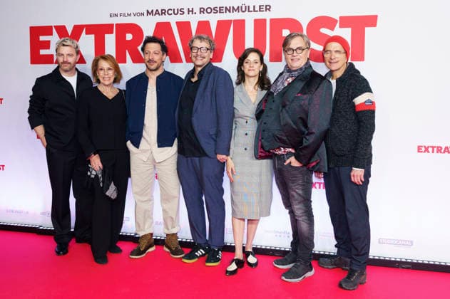 Friedrich Mücke, Gaby Dohm, Fahri Yardim, Marcus H Rosenmüller, Anja Knauer, Hape Kerkeling and Christoph Maria Herbst at the premiere of the movie Extrawurst at Mathäser Filmpalast Munich, 08 01 2026 Foto:xN.xKolinzx xFuturexImagex extrawurst_6504