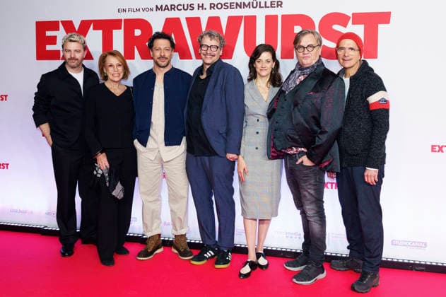 Friedrich Mücke, Gaby Dohm, Fahri Yardim, Marcus H Rosenmüller, Anja Knauer, Hape Kerkeling and Christoph Maria Herbst at the premiere of the movie Extrawurst at Mathäser Filmpalast Munich, 08 01 2026 Foto:xN.xKolinzx xFuturexImagex extrawurst_6505