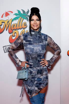 Model Micaela Schäfer at the premiere of the Mallorca musical Malle Ole das Musical, das ballert at the Theater am Marientor Duisburg, 08 01 2026 NRW Germany Copyright: xChristophxHardtx