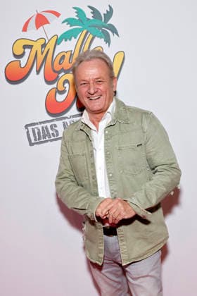 Presenter Uwe Hübner at the premiere of the Mallorca musical Malle Ole das Musical, das ballert at the Theater am Marientor Duisburg, 08 01 2026 NRW Germany Copyright: xChristophxHardtx