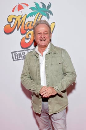 Presenter Uwe Hübner at the premiere of the Mallorca musical Malle Ole das Musical, das ballert at the Theater am Marientor Duisburg, 08 01 2026 NRW Germany Copyright: xChristophxHardtx