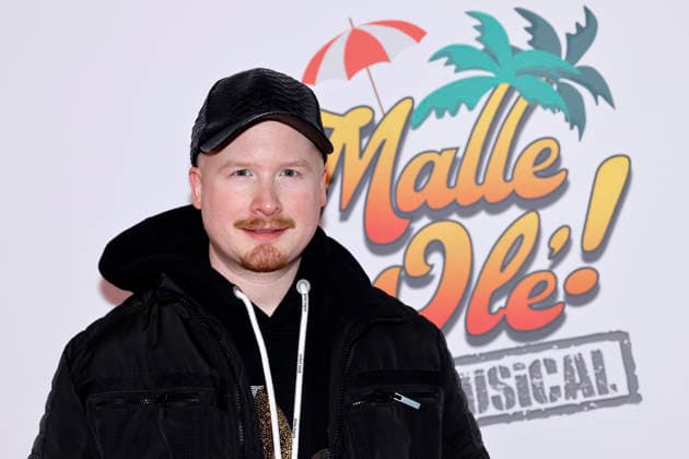 Singer Art Garfunkel Jr at the premiere of the Mallorca musical Malle Ole das Musical, das ballert at the Theater am Marientor Duisburg, 08 01 2026 NRW Germany Copyright: xChristophxHardtx