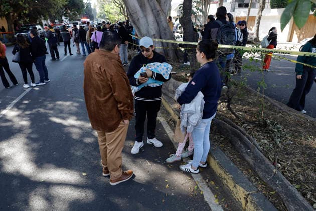 Explosion In A Building In Paseos De Taxquena, Mexico City People are evacuated after a gas explosion in a building in Paseos de Taxquena, Mexico City, on January 9, 2026, affecting at least five adjacent buildings and causing structural damage to one. Two people are reported seriously injured. Mexico City Mexico  Copyright: xGerardoxVieyrax originalFilename: vieyra-notitle260109_np0DF.jpg