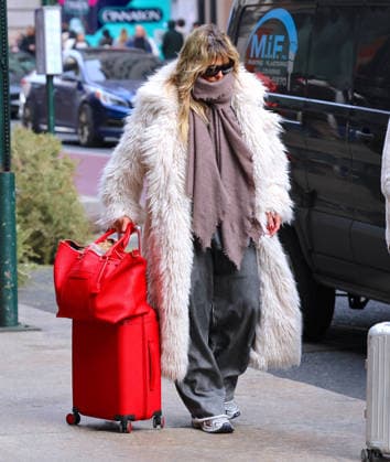 Heidi Klum and Tom Kaulitz out in New York Heidi Klum with her husband Tom Kaulitz are checking out their hotel in Soho, New York on January 9, 2026. Photo by Dylan Travis ABACAPRESS.COM New York NY  Copyright: xDylanxTravis ABACAx