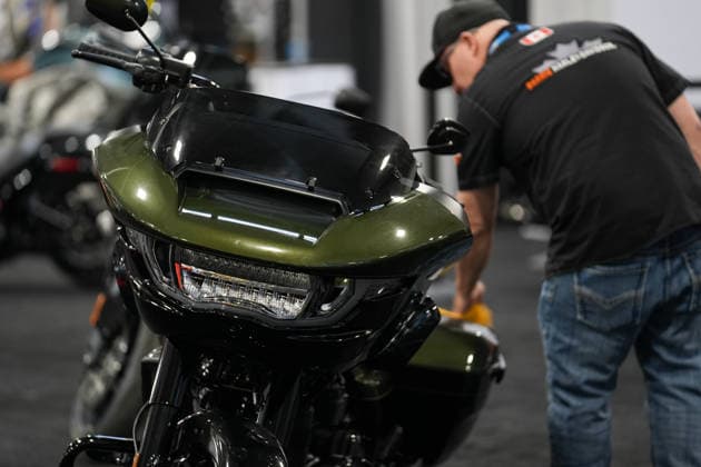 2026 North American International Motorcycle Supershow TORONTO, CANADA - JANUARY 9 : A man cleans 2026 Harley-Davidson Road Glide at the 50th annual North American International Motorcycle Supershow at the International Centre in Mississauga, Ontario, Canada on January 9, 2026. Mert Alper Dervis Anadolu Ontario Canada. Editorial use only. Please get in touch for any other usage.  Copyright: x2026xAnadoluxMertxAlperxDervisx