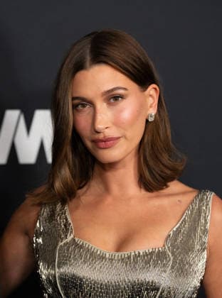 January 9, 2026, Santa Monica, California, United States: Hailey Bieber arrives on the red carpet of 2026 WWD Style Awards at the Regent hotel in Santa Monica Beach California on Jan. 9th 2025. Santa Monica United States - ZUMAt169 20260109_zep_t169_039 Copyright: xConnorxTerryx