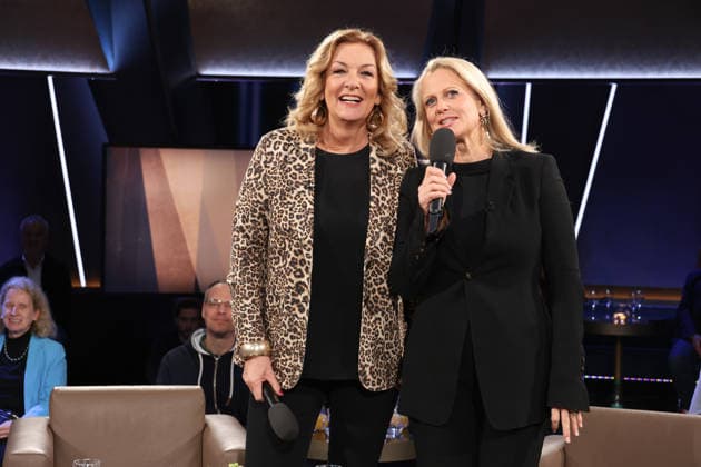 Bettina Tietjen and Barbara Schöneberger host the NDR Talk Show on 9 1 2026, photo session before the broadcast in the 3 program of NDR television in the Hamburg Lokstedt television studio