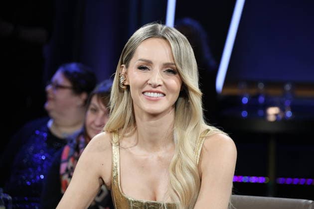 Melissa Naschenweng, musician from Austria, as a guest on the NDR Talk Show on 9 1 2026, photo session before the broadcast in the 3 program of NDR television in the Hamburg Lokstedt television studio