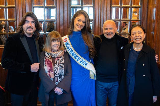 Stephane Rolland Event At Bouglione Winter Circus Stephane Rolland, Chantal Goya, Miss France 2026 Hinaupoko Deveze, Pierre Martinez and guest attends Stephane Rolland, under the patronage of the Hospitals Foundation, is organizing a performance of the Tempo show by the Bouglione Winter Circus for 1,600 hospitalized children on January 10, 2026 in Paris, France. Photo by Nasser Berzane ABACAPRESS.COM Paris France  Copyright: xBerzanexNasser ABACAx
