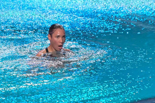 10 01 2026, xlakx, Entertainment, TV Total Turmspringen v l Actress Annabelle Mandeng dares to jump from the diving boards of the swimming and diving hall in the Europasportpark SSE in the 15th edition of TV Total Turmspringen in Berlin a spectacular highlight of the show on ProSieben Berlin Daniel Lakomski