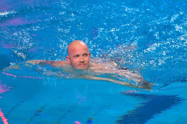 10 01 2026, xlakx, Entertainment, TV Total Turmspringen v l Fabian Hambuechen Olympic champion dares to jump from the diving boards of the swimming and diving hall in the Europasportpark SSE at the 15th edition of TV Total Turmspringen in Berlin a spectacular highlight of the show on ProSieben Berlin Daniel Lakomski