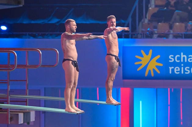 10 01 2026, xlakx, Entertainment, TV Total Turmspringen v l Filip Pavlovic Dschungelkoenig and Marco Cerullo Reality star dares to jump from the diving boards of the swimming and diving hall in the Europasportpark SSE at the 15th edition of TV Total Turmspringen in Berlin a spectacular highlight of the show on ProSieben Berlin Daniel Lakomski