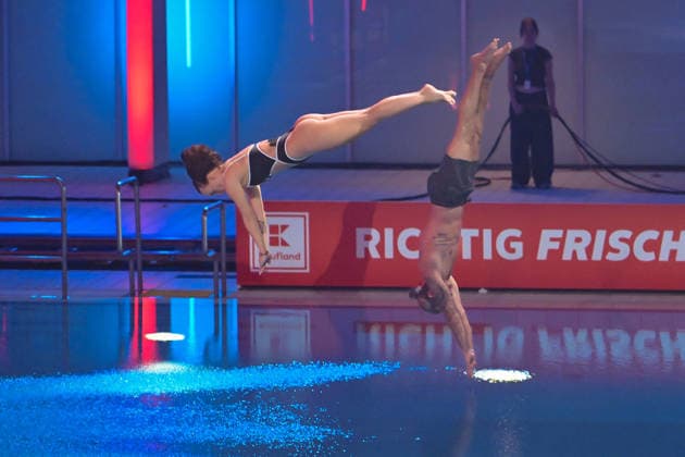 10 01 2026, xlakx, Entertainment, TV Total Turmspringen v l Julia Roemmelt Playmate and Tim Kuehnel Reality actor dares to jump from the diving boards of the swimming and diving hall in the Europasportpark SSE at the 15th edition of TV Total Turmspringen in Berlin a spectacular highlight of the show on ProSieben Berlin Daniel Lakomski