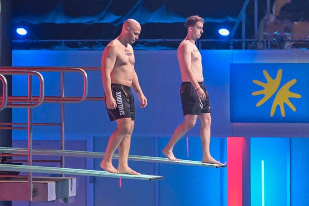 10 01 2026, xlakx, Entertainment, TV Total Turmspringen v l Flying Uwe Streamer and Let™s Hugo Streamer dare to jump from the diving boards of the swimming and diving hall in the Europasportpark SSE at the 15th edition of TV Total Turmspringen in Berlin a spectacular highlight of the show on ProSieben Berlin Daniel Lakomski