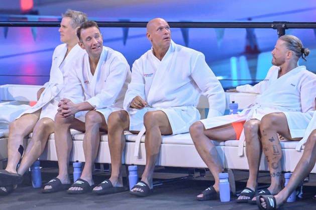 10 01 2026, xlakx, Entertainment, TV Total Turmspringen v l Peter Imhof Moderator, Thorsten Legat Ex soccer pro at the 15th edition of TV Total Turmspringen in Berlin from the diving boards of the swimming and diving hall in the Europasportpark SSE a spectacular highlight of the show on ProSieben Berlin Daniel Lakomski