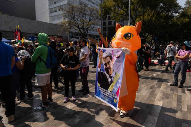 January 10, 2026, Mexico City, Mexico: Hundreds of people joined the March against Imperialism, from the Angel of Independence to Plaza Palestina Libre, following the capture of NICOLAS MADURO and his wife, CILIA FLORES, by US forces. Demonstrators expressed solidarity with the Venezuelan people. Mexico City Mexico - ZUMAl178 20260110_znp_l178_038 Copyright: xCristianxLeyvax