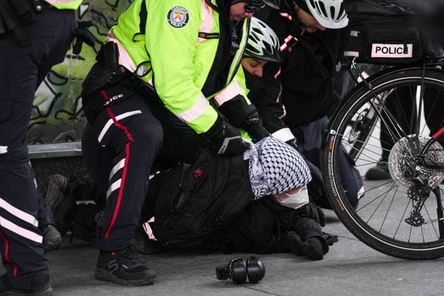 11 arrested at anti-immigration rally and counter-demonstration in Toronto TORONTO, CANADA - JANUARY 10 : Police detain a protestor as anti-immigration protestors and counter-demonstrators march in downtown Toronto, Ontario on January 10, 2026. Canada First protestors and counter demonstrators gathered at Nathan Phillips Square and marched in downtown Toronto. Clashes broke out between police and protesters, eleven protesters arrested. Mert Alper Dervis Anadolu Ontario Canada. Editorial use only. Please get in touch for any other usage.  Copyright: x2026xAnadoluxMertxAlperxDervisx