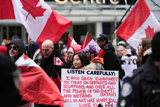 11 arrested at anti-immigration rally and counter-demonstration in Toronto TORONTO, CANADA - JANUARY 10 : Participants wave Canadian flags as they gather for Canada First rally in Toronto, Ontario on January 10, 2026. Canada First protestors and counter demonstrators gathered at Nathan Phillips Square and marched in downtown Toronto. Clashes broke out between police and protesters, eleven protesters arrested. Mert Alper Dervis Anadolu Ontario Canada. Editorial use only. Please get in touch for any other usage.  Copyright: x2026xAnadoluxMertxAlperxDervisx