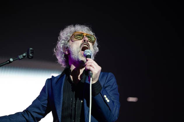 Leon Benavente Performs INVERFEST in Madrid, Spain - 10 Jan 2026 Abraham Boba, the singer from the band Leon Benavente performs during her performance festival INVERFEST at Circo Price. Madrid Spain Copyright: xAtilanoxGarciax xSOPAxImagesx photos01899