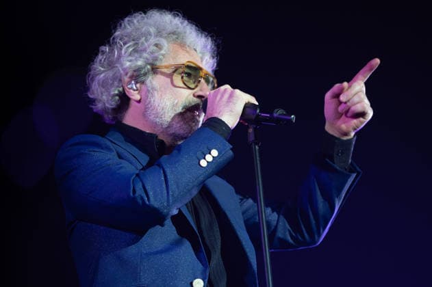 Leon Benavente Performs INVERFEST in Madrid, Spain - 10 Jan 2026 Abraham Boba, the singer from the band Leon Benavente performs during her performance festival INVERFEST at Circo Price. Madrid Spain Copyright: xAtilanoxGarciax xSOPAxImagesx photos01916