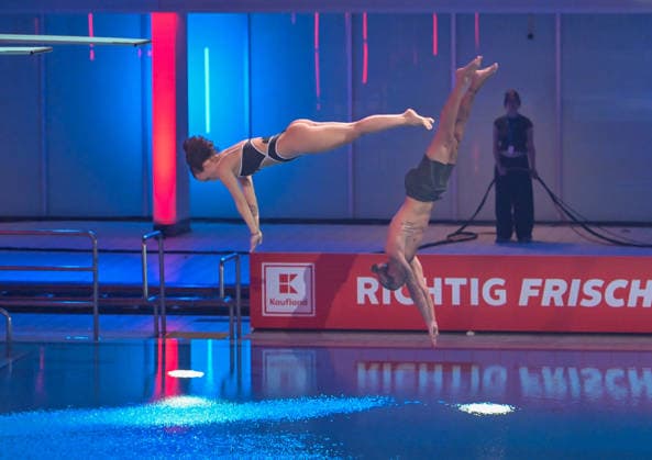 10 01 2026, xlakx, Entertainment, TV Total Turmspringen v l Julia Roemmelt Playmate, Tim Kuehnel Reality actors dare to jump from the diving boards of the swimming and diving hall in the Europasportpark SSE at the 15th edition of TV Total Turmspringen in Berlin a spectacular highlight of the show on ProSieben Berlin Daniel Lakomski