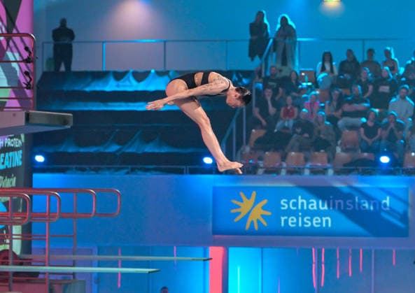 10 01 2026, xlakx, Entertainment, TV Total Turmspringen v l Actress Annabelle Mandeng dares to jump from the diving boards of the swimming and diving hall in the Europasportpark SSE in the 15th edition of TV Total Turmspringen in Berlin a spectacular highlight of the show on ProSieben Berlin Daniel Lakomski
