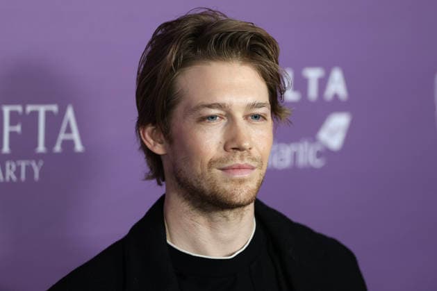 British actor Joe Alwyn poses on the red carpet at the BAFTA Tea Party in Los Angeles, USA, 10 January 2026. BAFTA Tea Party in Los Angeles !ACHTUNG: NUR REDAKTIONELLE NUTZUNG!  Copyright: xOctavioxGuzmanx AME4175 20260111-55019028014_1