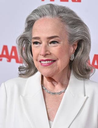 2026 Annual Movies for Grownups Awards with AARP Kathy Bates arriving to the 2026 Annual Movies for Grownups Awards with AARP held at the Beverly Wilshire, A Four Seasons Hotel on January 10, 2026 in Beverly Hills Ca. Beverly Hills Beverly Wilshire, A Four Seasons Hotel California USA Copyright: xStarbuck xAFF-USA.COMx