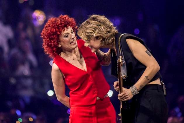 abb Lucy Diakovska with friend guitarist Yasi Hofer singer on stage at the ARD TV LIve program at the Schlagerchampions 2026 Das Grosse Fest der Besten on stage at the Velodrom on 10 01 2026 in Berlin Berlin Germany