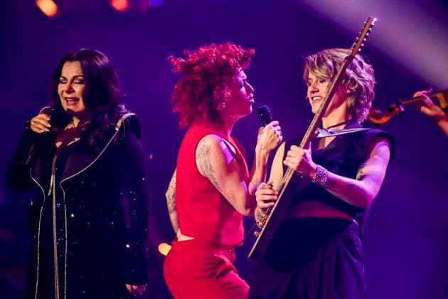 abb Marianne Rosenberg Lucy Diakovska with friend guitarist Yasi Hofer singer on stage at the ARD TV LIve show at the Schlagerchampions 2026 Das Grosse Fest der Besten on stage at the Velodrom on 10 01 2026 in Berlin Berlin Germany