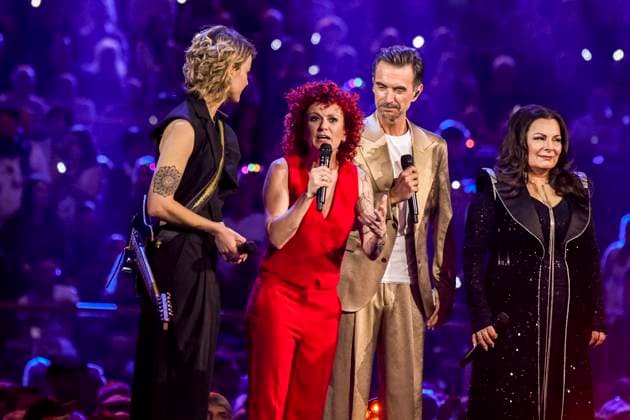 abb Marianne Rosenberg Lucy Diakovska with friend guitarist Yasi Hofer singer Florian Silbereisen on stage at the ARD TV LIve show at the Schlagerchampions 2026 Das Grosse Fest der Besten on stage at the Velodrom on 10 01 2026 in Berlin Berlin Germany