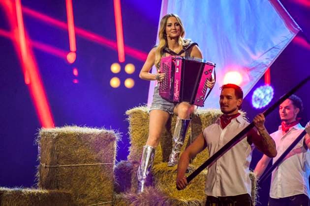 abb Melissa Naschenweng singer musician with accordion on stage at the ARD TV LIve program at the Schlagerchampions 2026 Das Grosse Fest der Besten on stage at the Velodrom on 10 01 2026 in Berlin Berlin Germany