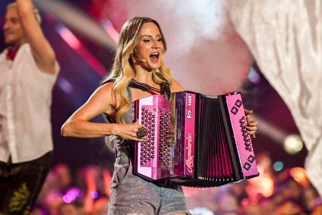 abb Melissa Naschenweng singer musician with accordion on stage at the ARD TV LIve program at the Schlagerchampions 2026 Das Grosse Fest der Besten on stage at the Velodrom on 10 01 2026 in Berlin Berlin Germany